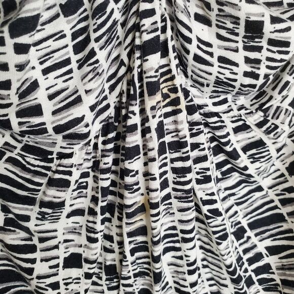 Express Vintage Y2K 2007 Black and White Gold Chain Halter Top Size Small - Picture 7 of 11